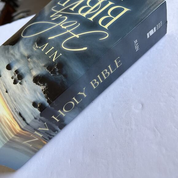 New International Version NIV Holy Bible Larger Print Paperback Book Zondervan - Picture 10 of 10